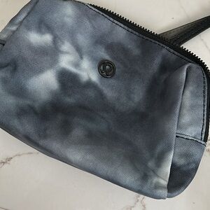 lululemon athletica Stormy Blue Toiletry Bag